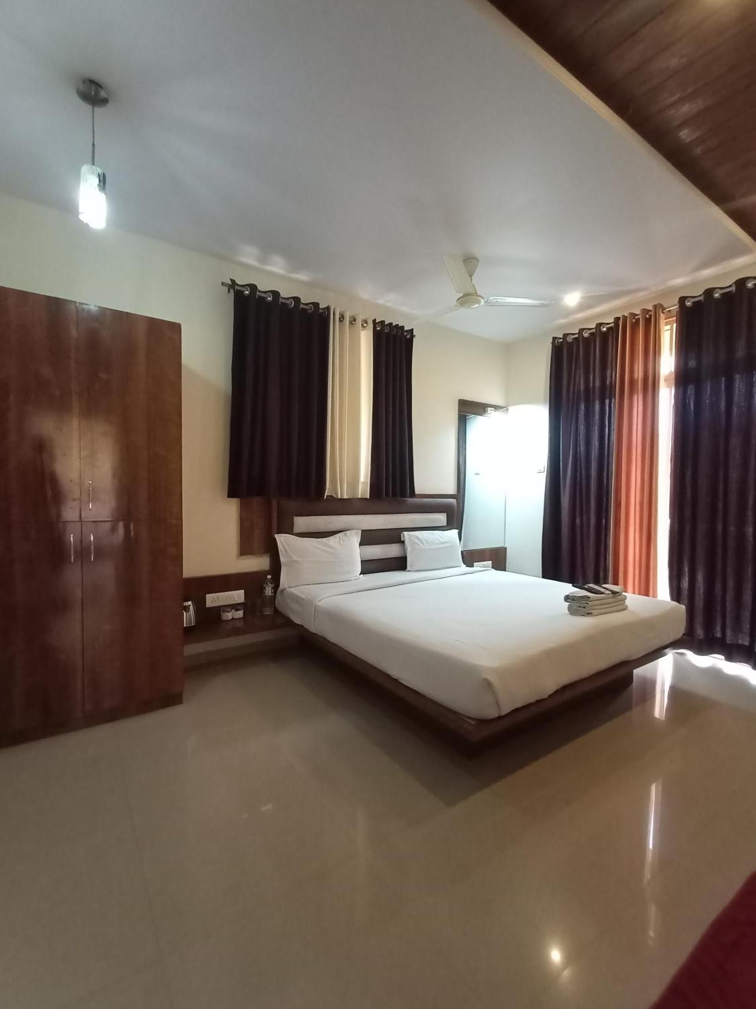 Hotel Oakwood Махабалешвар Номер фото
